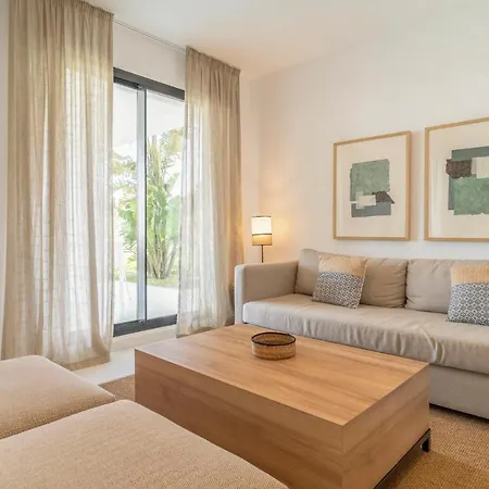 아파트 Amazing In With 2 Bedrooms, Wifi And Outdoor Swimming Pool 에스테포나