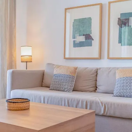 Amazing In With 2 Bedrooms, Wifi And Outdoor Swimming Pool
