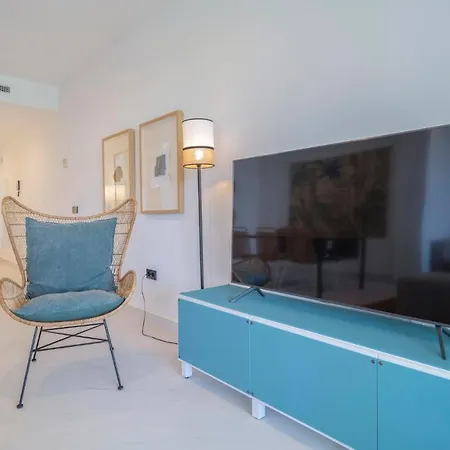 Amazing In With 2 Bedrooms, Wifi And Outdoor Swimming Pool 아파트 *