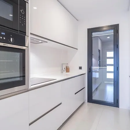 Amazing In With 2 Bedrooms, Wifi And Outdoor Swimming Pool 아파트