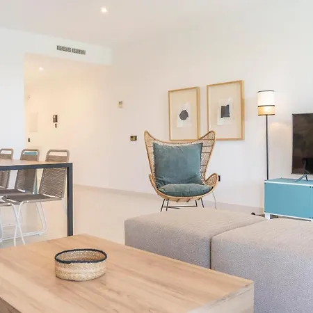 Amazing In With 2 Bedrooms, Wifi And Outdoor Swimming Pool 아파트 *