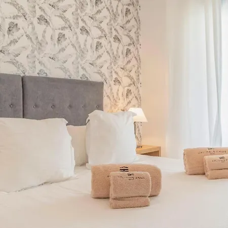아파트 Amazing In With 2 Bedrooms, Wifi And Outdoor Swimming Pool 에스테포나