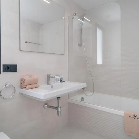 아파트 Amazing In With 2 Bedrooms, Wifi And Outdoor Swimming Pool
