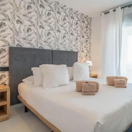 아파트 Amazing In With 2 Bedrooms, Wifi And Outdoor Swimming Pool