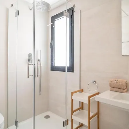 아파트 Amazing In With 2 Bedrooms, Wifi And Outdoor Swimming Pool *